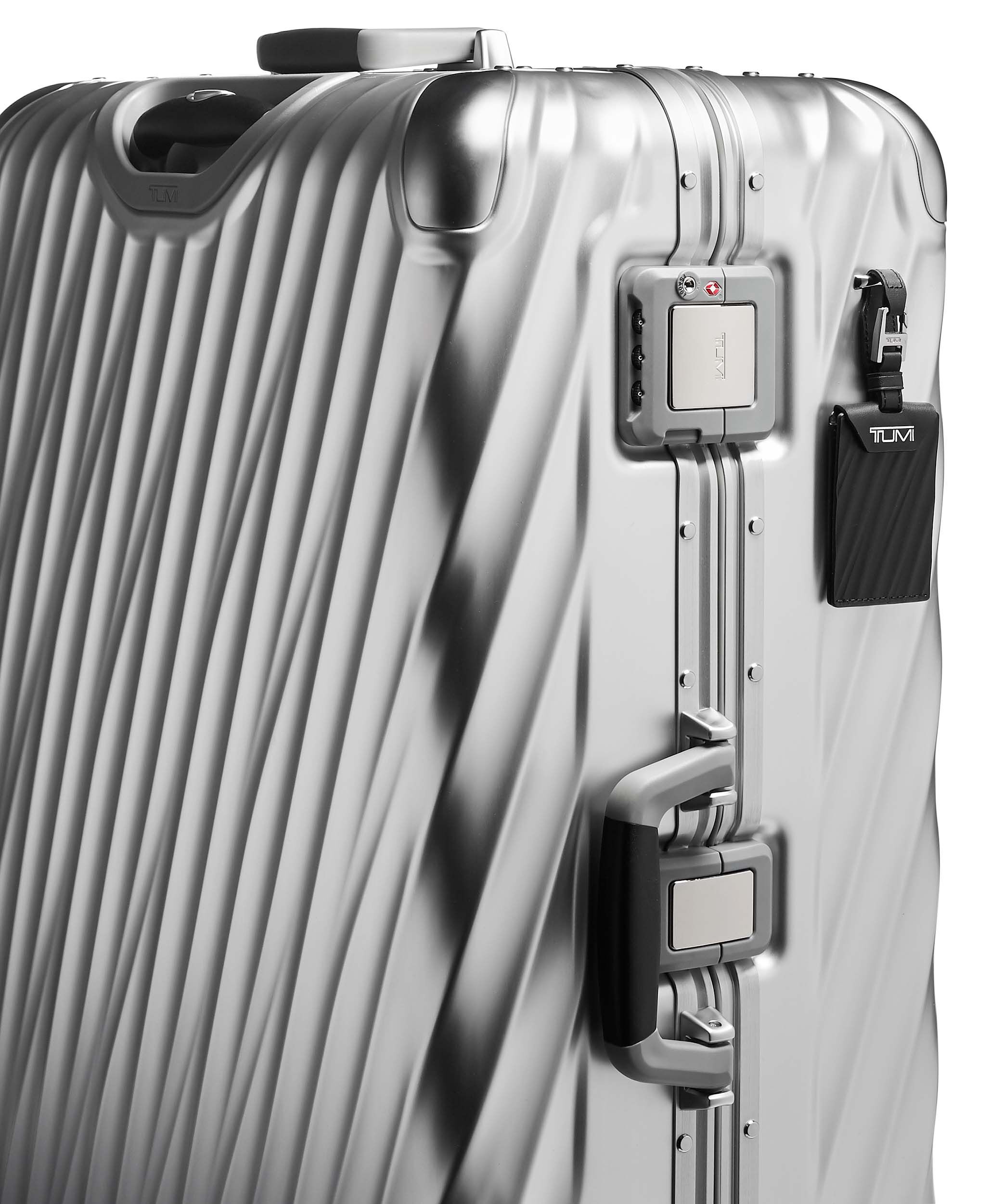 Tumi 19 degree cheap extended trip packing case